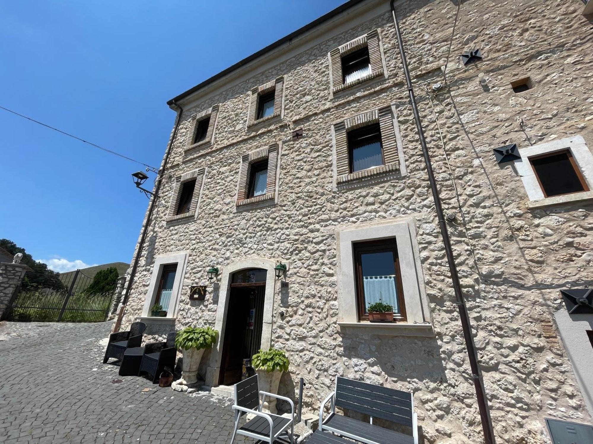 La Locanda Delle Streghe - Relais Ristorante Hotel Castel del Monte  Luaran gambar