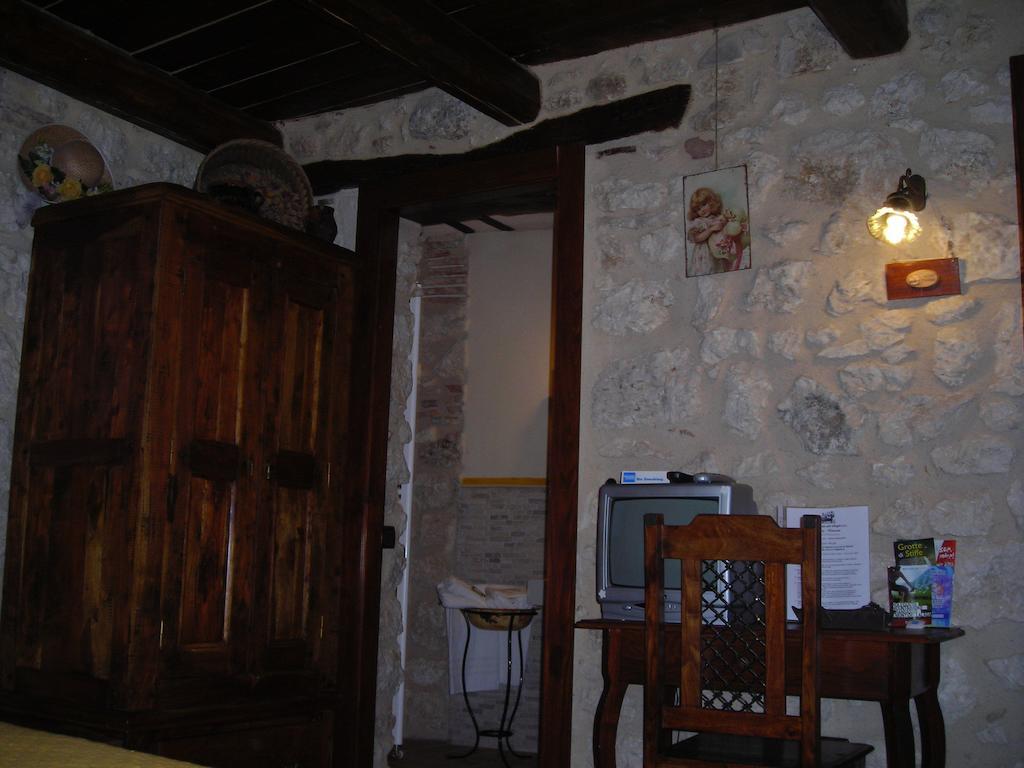La Locanda Delle Streghe - Relais Ristorante Hotel Castel del Monte  Bilik gambar
