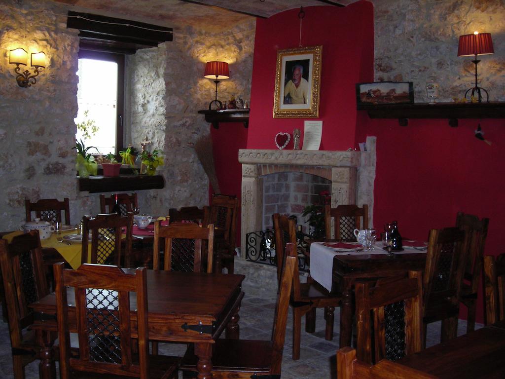 La Locanda Delle Streghe - Relais Ristorante Hotel Castel del Monte  Luaran gambar